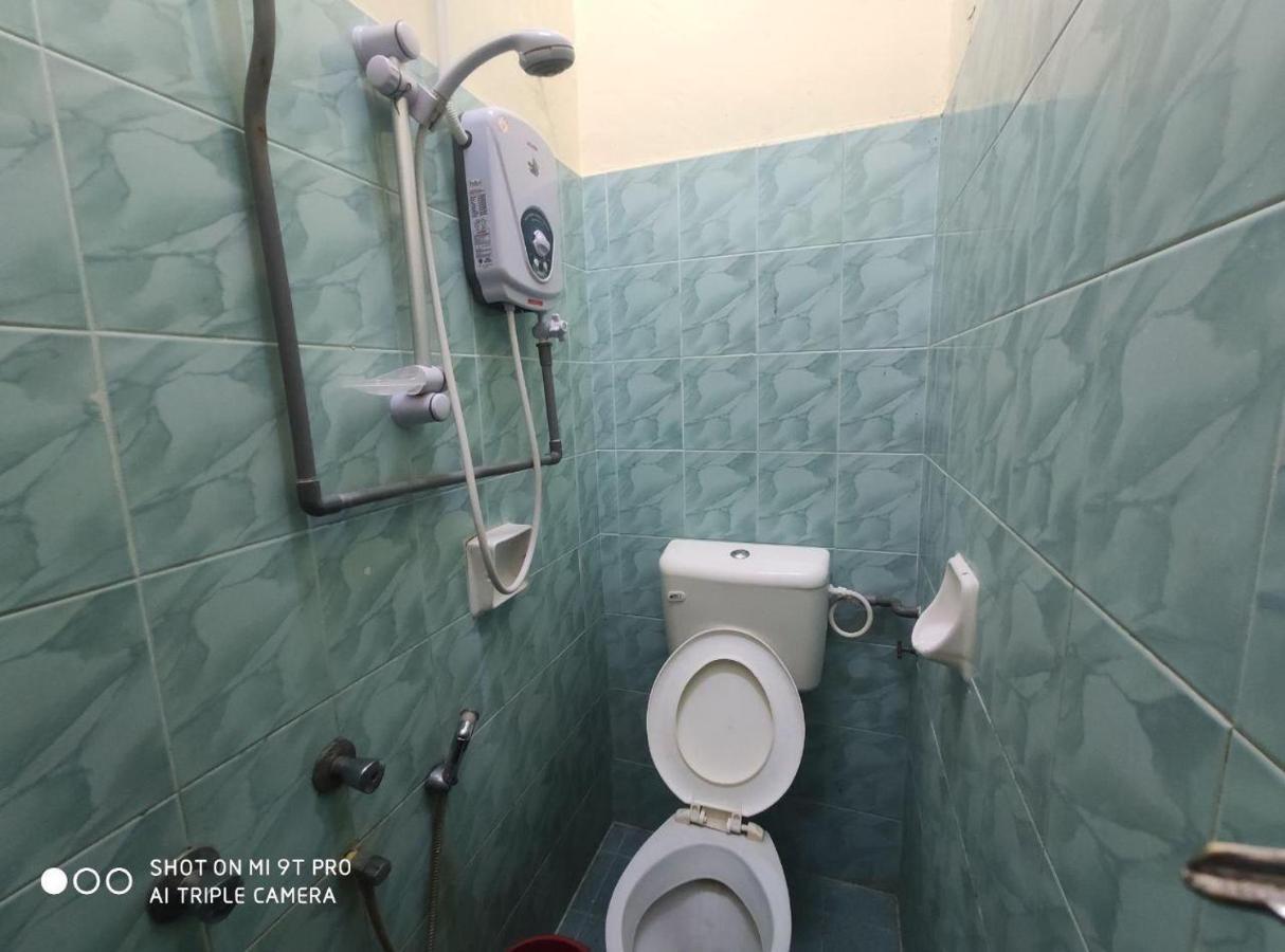 Dani Hotel SDN BHD Kota Bharu Esterno foto