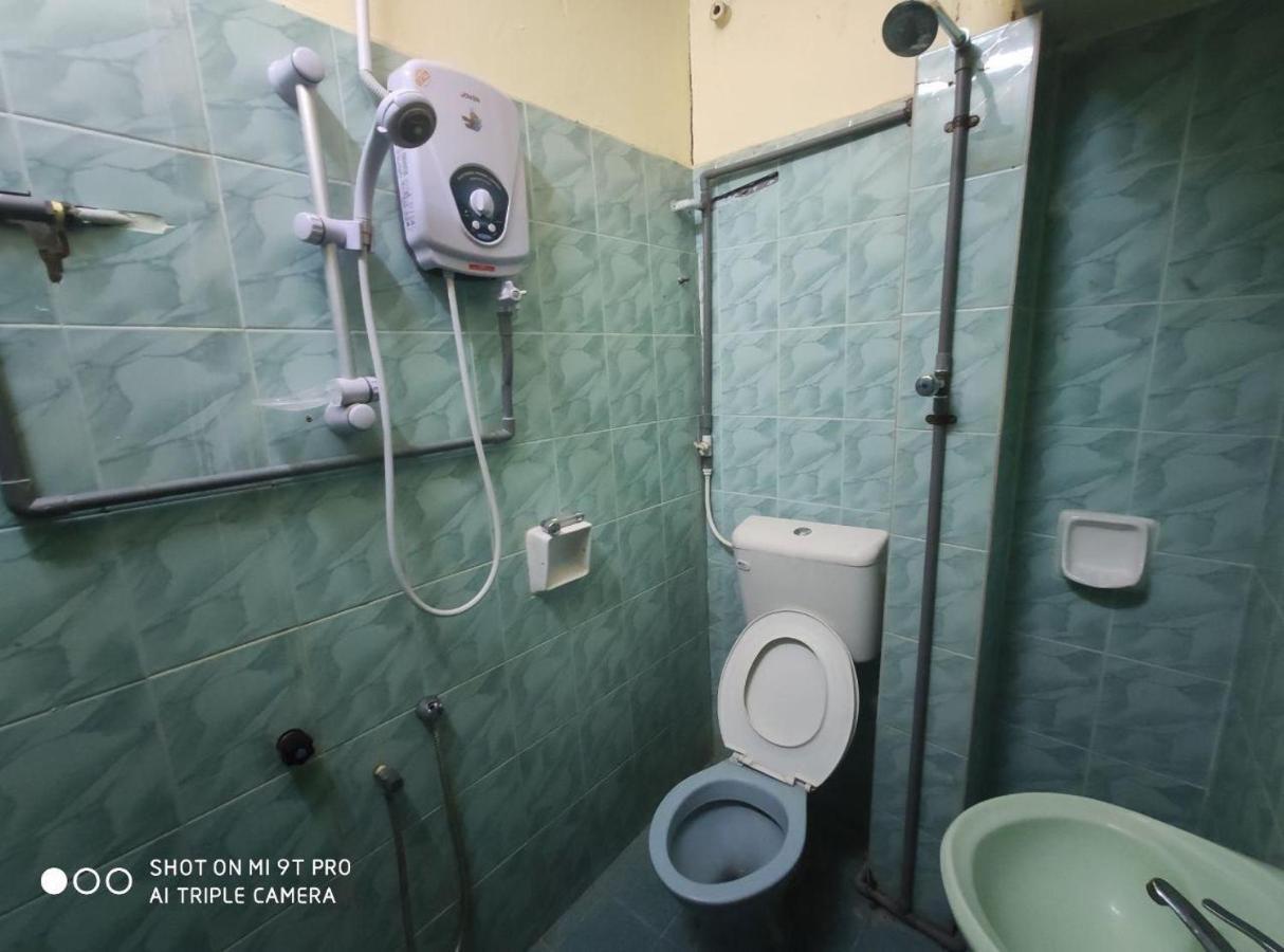 Dani Hotel SDN BHD Kota Bharu Esterno foto
